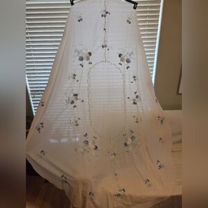 Oval Tabelcloth Embroidered Daisies  Shades Of Blue Ecru Background 80 X 63